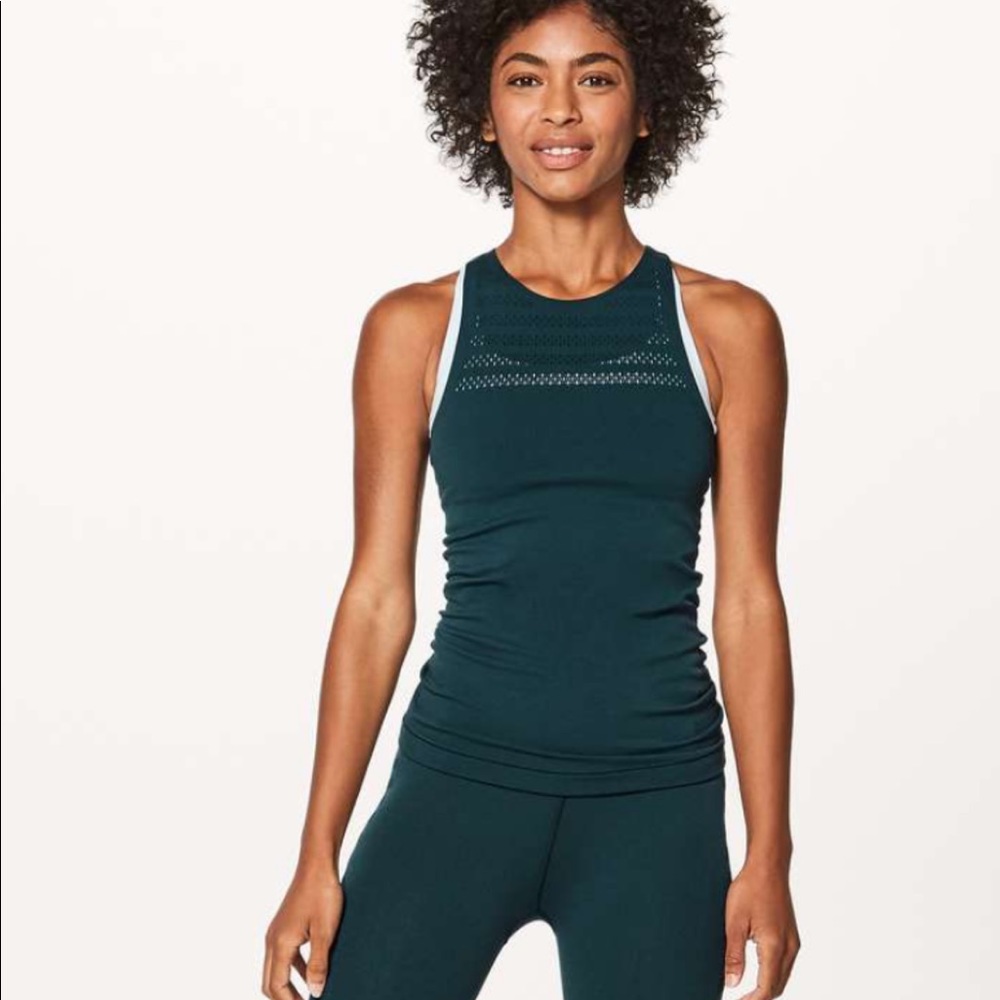 Lululemon reveal tank in submarine sz 6/NWOT